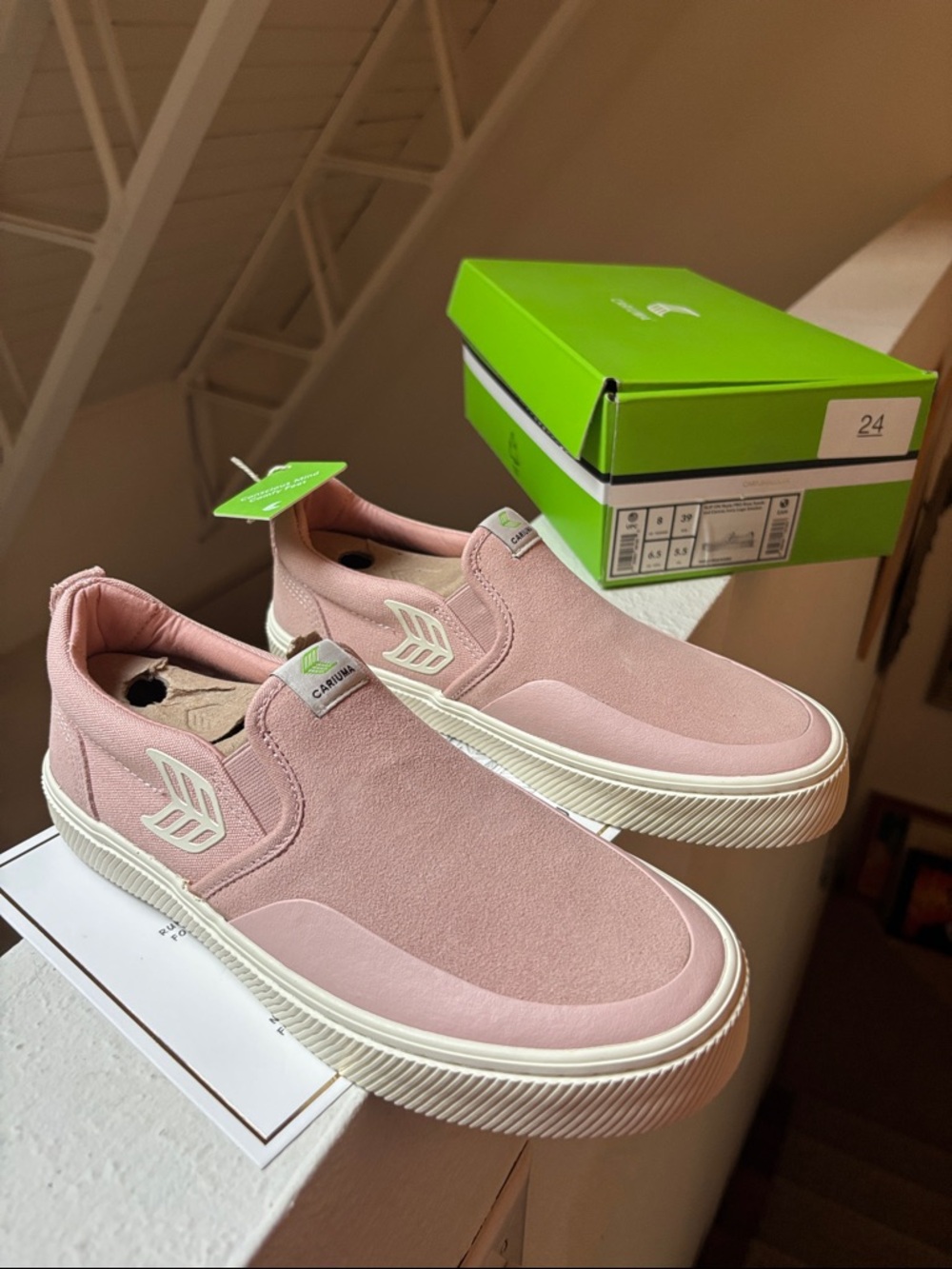 Cariuma NWT slip on Pro rose suede and canvas ivory logo sneaker